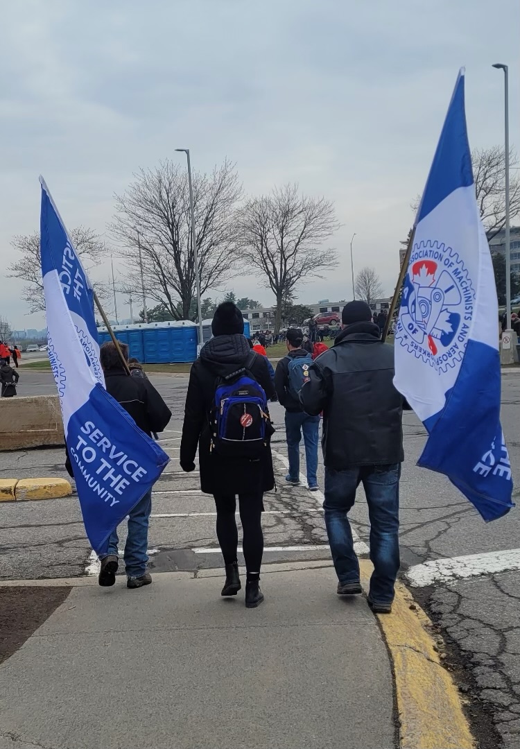 iamunioncanada's tweet image. Les membres d&apos; #IAMAW412 sont en #solidarité avec @psac_afpc dans leur lutte pour des salaires équitables et des conditions de travail décentes. Leur victoire est une victoire pour toutes nos communautés. #greveAFPC2023