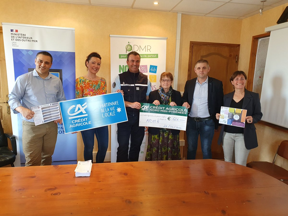 La Fédération ADMR de l Aveyron et la Gendarmerie de l'Aveyron, ont signé une convention de partenariat afin de prévenir les atteintes au préjudice des aînés. Grâce au soutien financier du Crédit Agricole Nord Midi-Pyrénées un flyer a pu être imprimé. Un grand merci!!