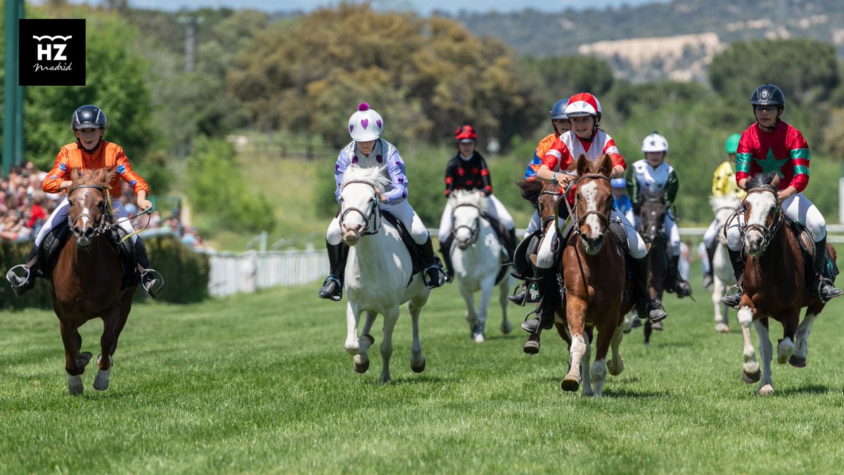 😍¡¡Para completar la fantástica jornada de este domingo, disfrutaremos de la exhibición de dos carreras de ponis que nos presenta <a href="/de_jockeys/">Escuela De Mini Jockeys</a>!!

1⃣ª carrera
🏇Jesús Borrego con 🐴Billy
🏇Adrián Montenegro con 🐴Capitán
🏇Frida Moreno con 🐴Mufasa

2⃣ª carrera
🏇Claudia