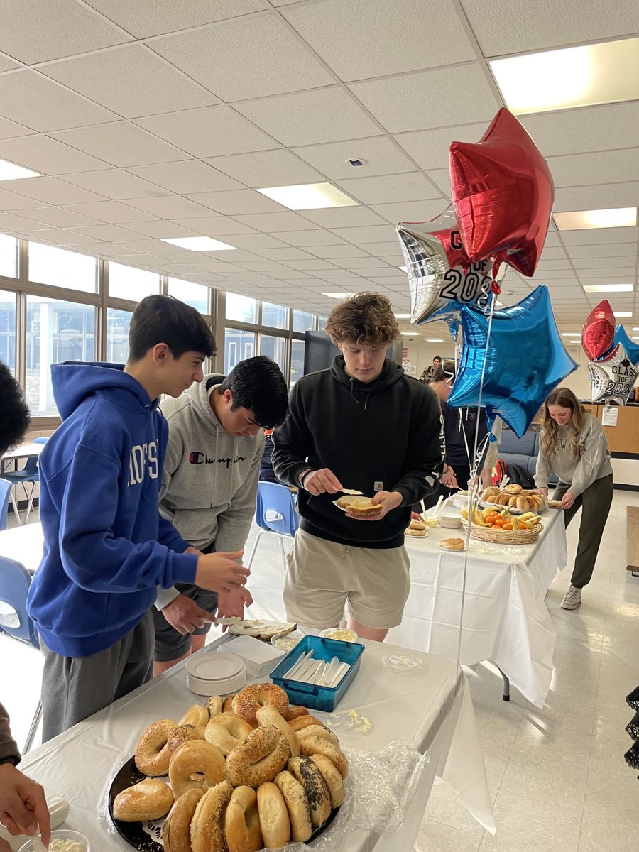 HechtMona's tweet photo. The counselors celebrated seniors this morning with a bagel breakfast. This Class if 2023 is going to soar!! https://t.co/kmcAFJEiPj