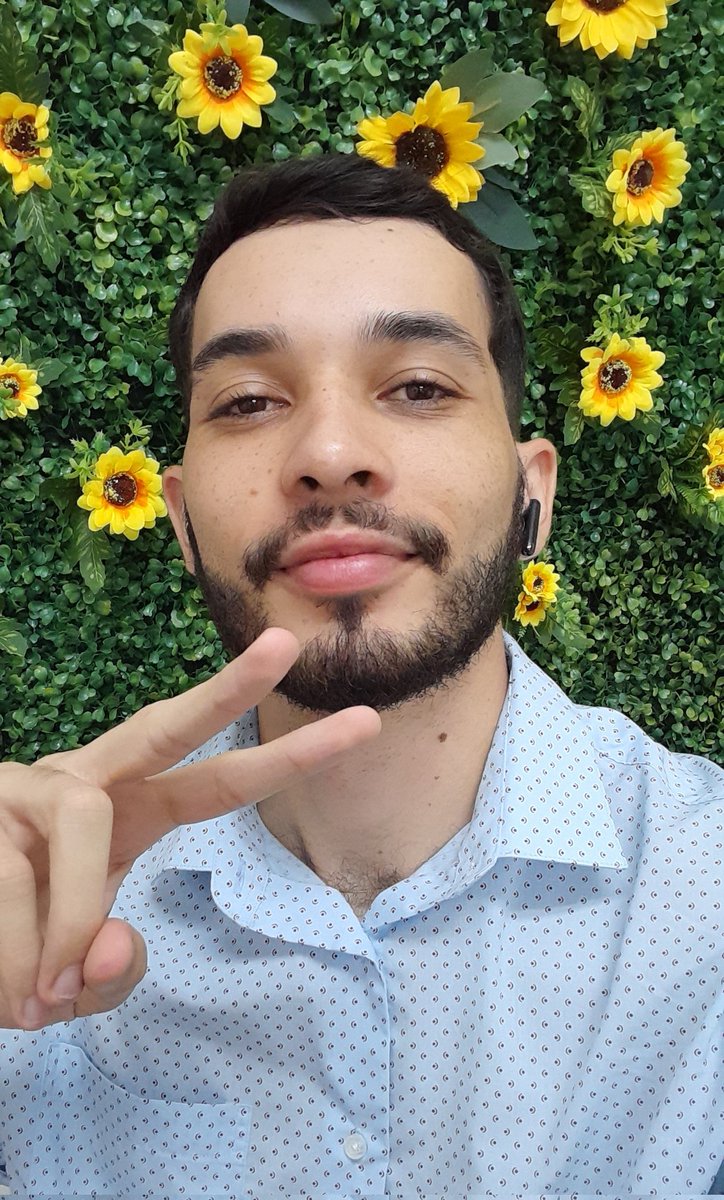 ale_kinney's tweet photo. Duas fotinhas de tia nesse painel bonitinho🌻❤️ https://t.co/oGt7RDcxu6