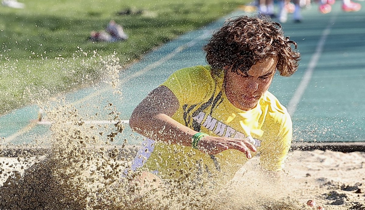 Tonight we head to <a href="/avon_track/">Avon Track and Field</a> for the Reynolds Invitational!  
Field events: 3:00pm
Running events: 5:00pm
Live results will be found here:
lightningtiming.com
Tickets can be purchased online only.  Complete meet info can be found here:
avonlocalschools.org/athletics/avon…
GO COMETS!!