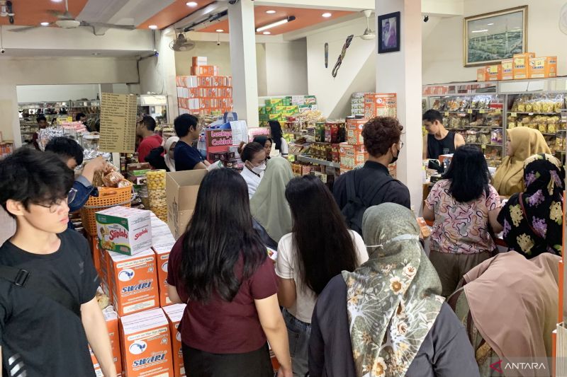 OPEN PROMO
#follbackNKRI
Izin <a href="/hemaviton99/">Kampak</a> 

Musim Mudik Lebaran Jadi Berkah Bagi Pedagang Oleh-Oleh Khas Daerah

Promoter
<a href="/alikian53/">Kian_Ali</a>

Mentor
<a href="/Muhayya__/">Muhayya</a>

Cc
<a href="/Nafertiti6/">Nafertiti</a>
<a href="/fajarzalukhu/">Fajar Zalukhu</a>
<a href="/HendraSien/">Avo</a>
<a href="/liyarikihasan_/">mawar 🌹</a>
<a href="/BaraTerpendam/">Pemburu Kecil</a> 

♻️❤Reply
Pedagang Oleh-Oleh
#EkonomiKebangsaan