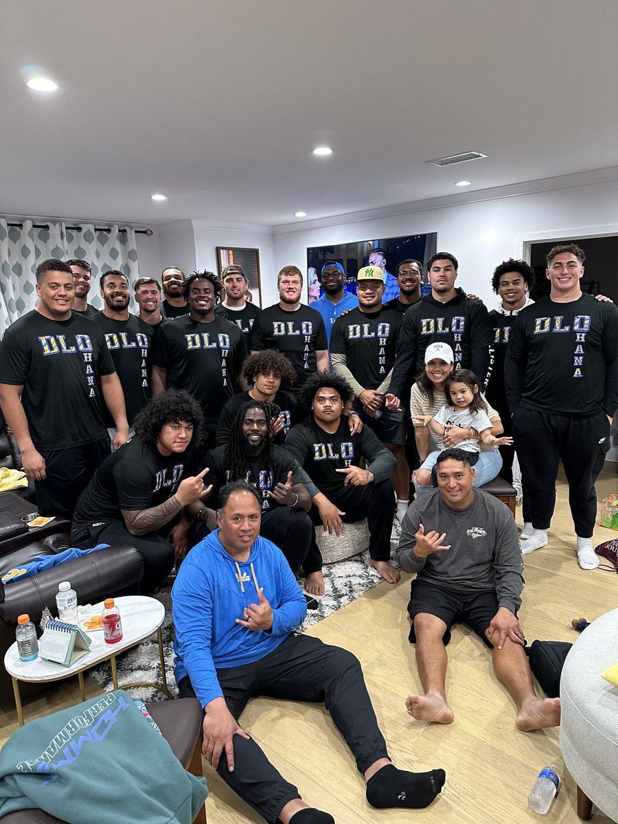 Starting this Happy Aloha Friday with our new DLO shirts! Very special night with my role model and mentor Coach Niumatalolo! Food, fellowship, and the NFL draft! Be that SOMEONE to change people’s lives for the better! GYMR!! GOD BLESS!! #DLOhana