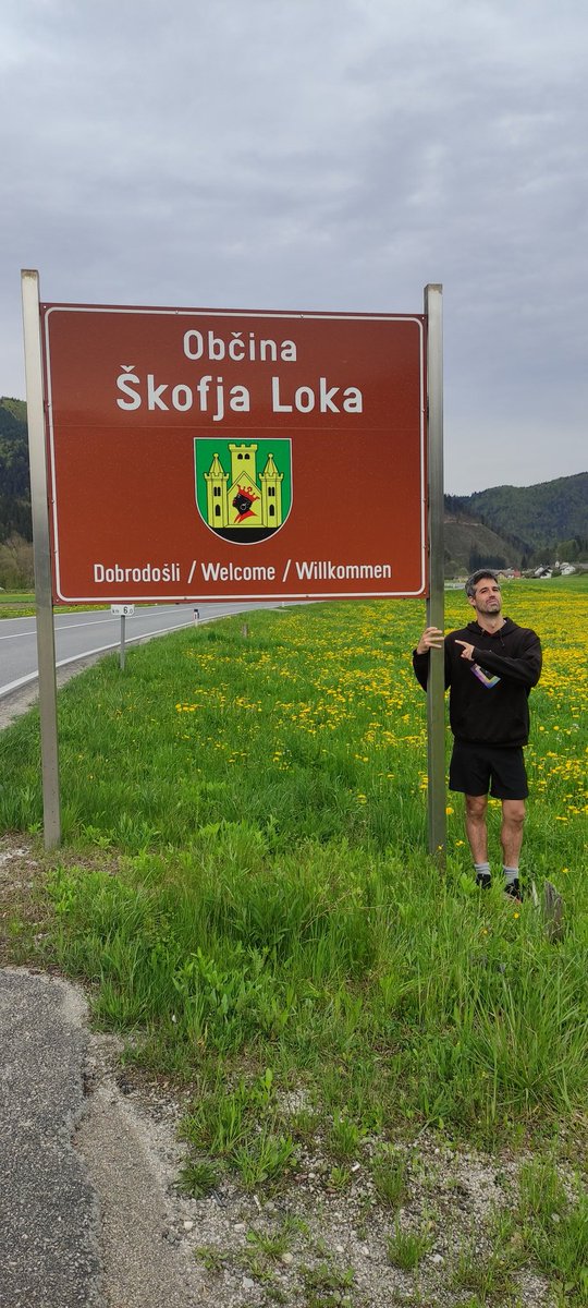 Ya que estoy por aquí... Cuna de nacimiento de un gran portero, ¿queréis algo? <a href="/AxelTorres/">Axel Torres 🧅</a> <a href="/Miguel_An_Roman/">Miguel Ángel Román</a> <a href="/Toni_Padilla/">Toni Padilla</a> <a href="/a_labias/">Asier Jimenez</a> . Decidle a José Sanchis a ver