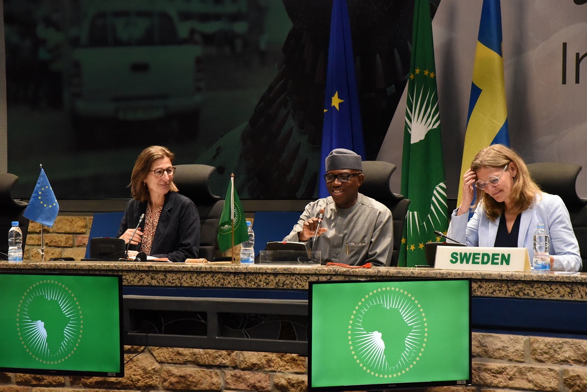 LaranjinhaEEAS's tweet photo. Warm welcome by Com. @Bankole_Adeoye, sharing comprehensive state of play on Africa's peace, security and governance. #COAFR Directors &amp; @AUC_PAPS reaffirm commitment to renewed peace &amp; security architecture in Africa, in the spirit of the Joint Vision adopted at #AUEU-Summit. https://t.co/WiIekGxGf3