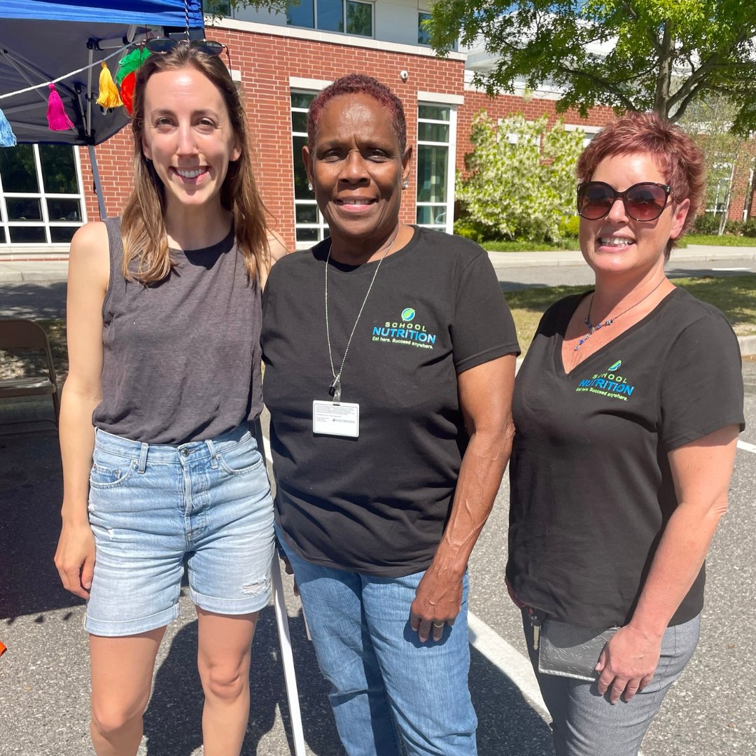@NPSchools hosted a Spring Fling to serve CACFP meals and connect their students &amp; families with essential community services. They also partnered with TeachKind, The Diary Alliance, and No Kid Hungry to provide fun activities, educational giveaways, and take-home produce bags!