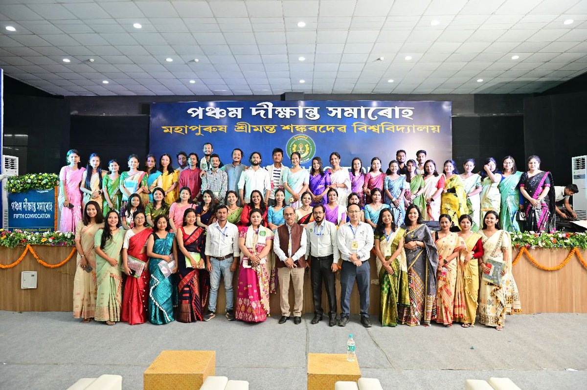 DeepshikhaCG1's tweet photo. 5th Convocation #MSSV https://t.co/bKgdFg5Hrt