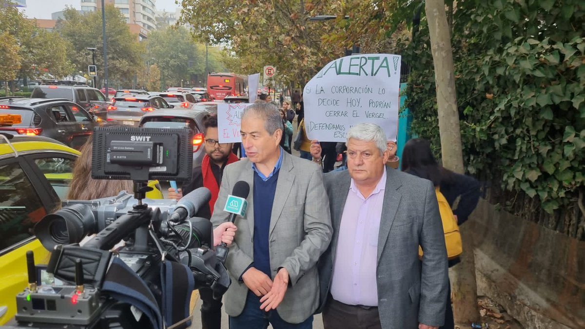 AguilarMario's tweet photo. Atención, amenaza de cierre de la Escuela El Vergel de Providencia. Una escuela histórica, de buenos resultados, pública y gratuita. Emplazo a la Alcaldesa Matthei a q deje sin efecto esta pésima idea

@evelynmatthei está con la 400 familias de la escuela o con las inmobiliarias? https://t.co/NdJjNSeVJG