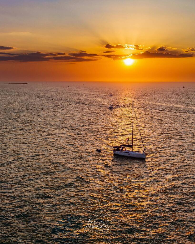 Una de mis escenas favoritas al atardecer. Progreso, Yucatán.
.
.
#natgeoyourshot #yourshotphotographer #tufotonatgeo #BBCwildlifePOTD #MomentoNatgeo #dronephotography #droneshots #djiglobal #djicreator #djimexico #soydjimexico #visityucatan #yucatanturi… instagr.am/p/CrlDbb4rP-u/