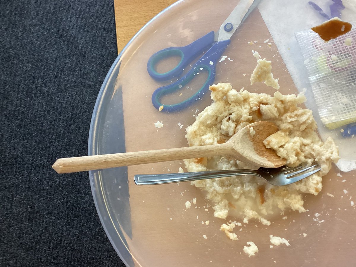 Turves_GreenPS's tweet photo. Year 4 have been investigating how the digestive system works. We have been using lots of new scientific vocabulary to explain the digestives process. We thoroughly enjoyed getting messy as we explored! #year4science @ExcelsiorMAT https://t.co/cGwu7xPxYJ