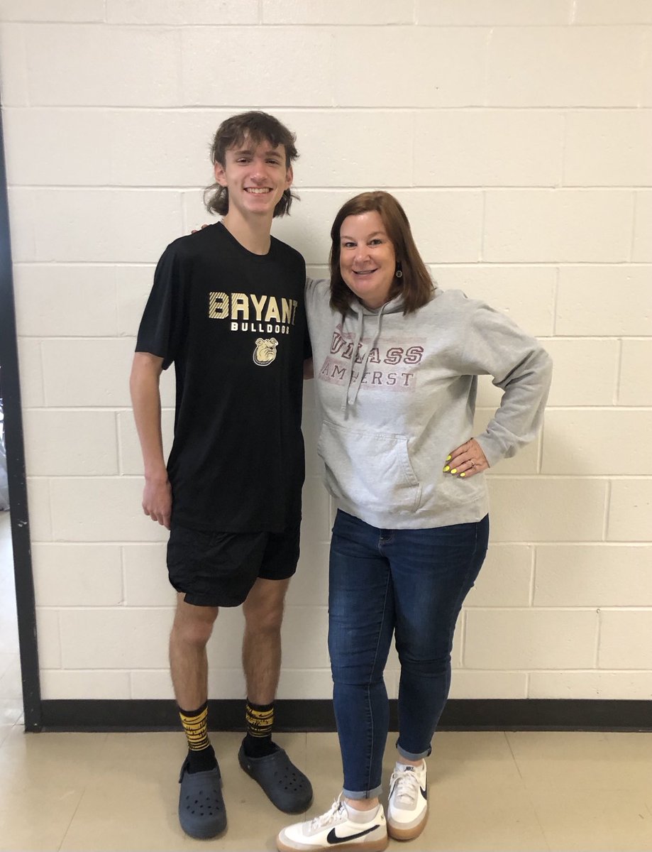 mahoneyschnip's tweet image. So proud of my awesome intern and future Bulldog! Yayyyyyy, Brandon! You rock!