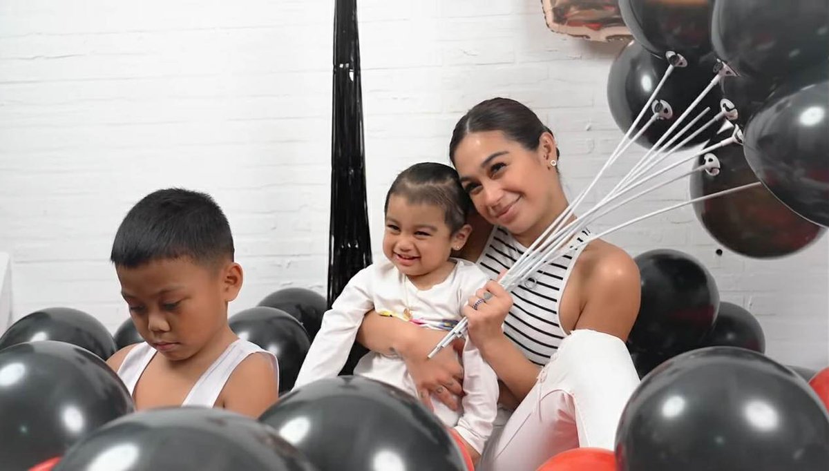 SNhadine1's tweet image. Mahal na Mahal ko kayong tatlo

new vlog
youtu.be/_Iu_APETEaU

@ZeinabHarake11

Zebbiana turns 2

#BiaDay