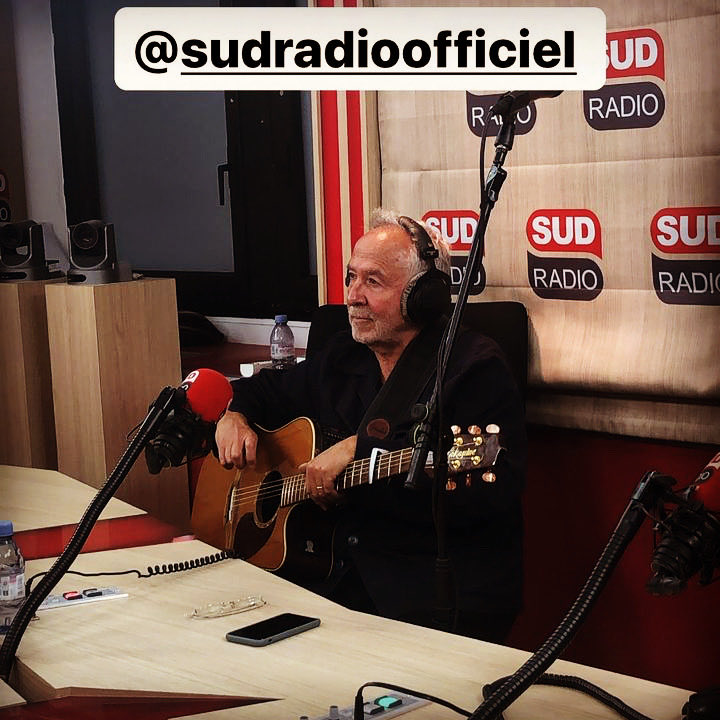 Raconter « Bivouacs », mon album-carnet de voyages sur Sud Radio, et chanter en live « Je ne regarde pas en arrière », en forme de manifeste , si lucky!!!!