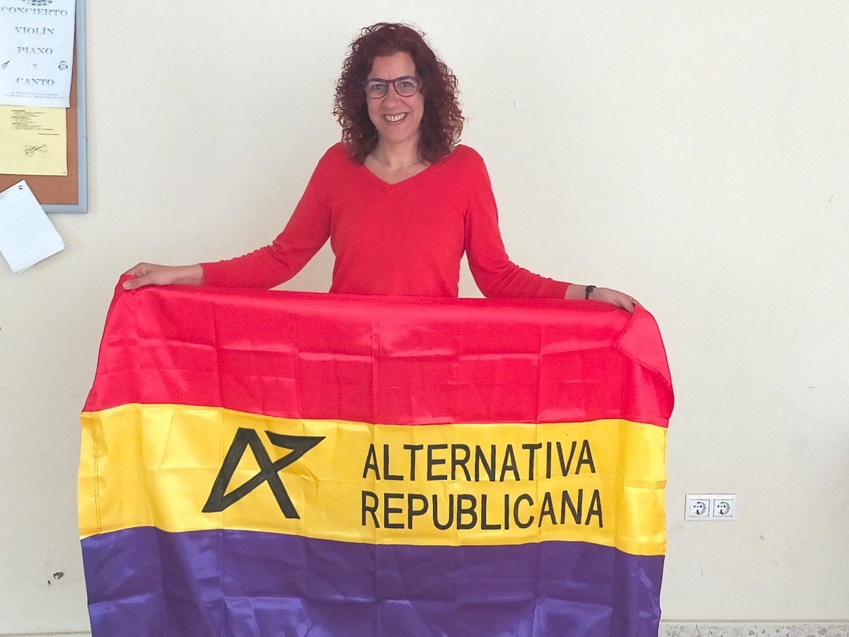 AlterRepJerez's tweet photo. El próximo miércoles nuestra compañera Marina López @Marinaizqda estará en el programa de Radio de #ColectivoBurbuja @ColectivoBurb será entrevistada por Juan Carlos Barba @juancarlosburbu para #DebateDirecto donde hablará sobre la candidatura municipal de @AlterRepJerez. https://t.co/QtHsJXQOjj