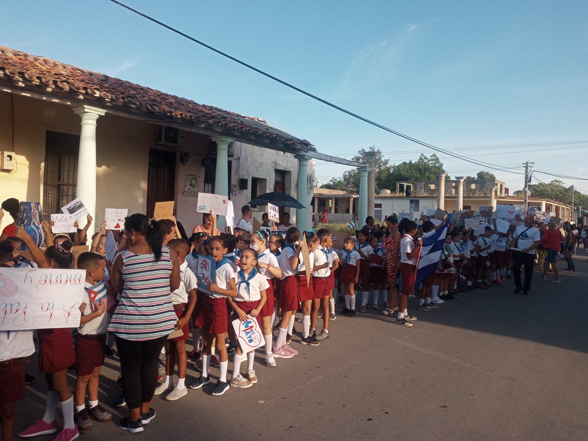 Nuestro colectivo pioneril Josué País García presente en las actividades por el 1ro de Mayo.
#ALaPatriaManosYCorazón
🤲♥️🇨🇺
#UJCIslaDeLaJuventud #UnaMejorJuventud #OPJMIslaDeLaJuventud
