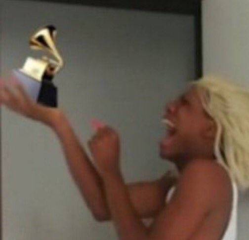 acervommes's tweet photo. @euvitty JA É SEUUUUUUU 
#Vitty #DestaqueRedeSocial #SECAwards https://t.co/q3O2sNChZi