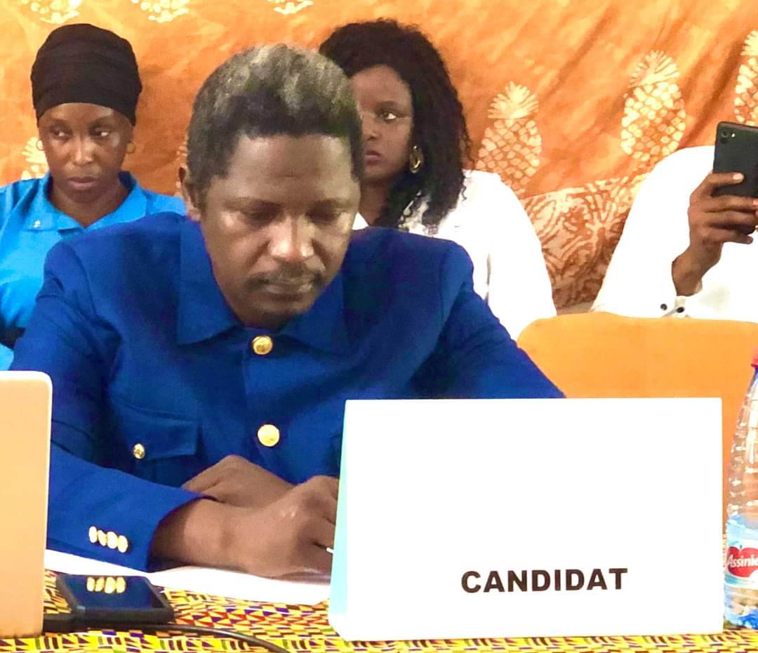 etudiantguineen's tweet photo. Ce vendredi 28 avril 2023, M. Mamadi Bamba a obtenu son doctorat à l'École Doctorale en Sciences Humaines et Sociales, à la suite d'une présentation de thèse portant sur les politiques agricoles de la Guinée de 1958 à 1990. 

#Guinee #etudiantguineen #UGLCS https://t.co/hkDJ9BmLLB