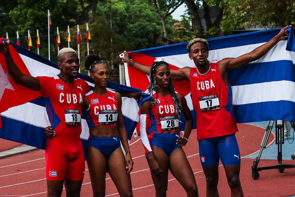 Las cubanas Roxana Gómez y Lisneidys Veitía abrieron con oro y plata en los 400 metros planos, respectivamente, la segunda fecha del atletismo en los V Juegos del Alba de Venezuela 2023. #JuegosDelALBA2023 #Cuba #Venezuela