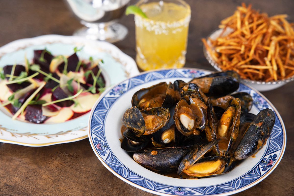 Come settle in at our house for the afternoon! Enjoy all the appetizers and spring inspired cocktails - it’s ‘On the House’ with selections of half price wine, beer, cocktails and starters. 
Every Wednesday, Thursday &amp; Friday, 3-5pm. 
#yychappyhour #deanehouseyyc #onthehouse