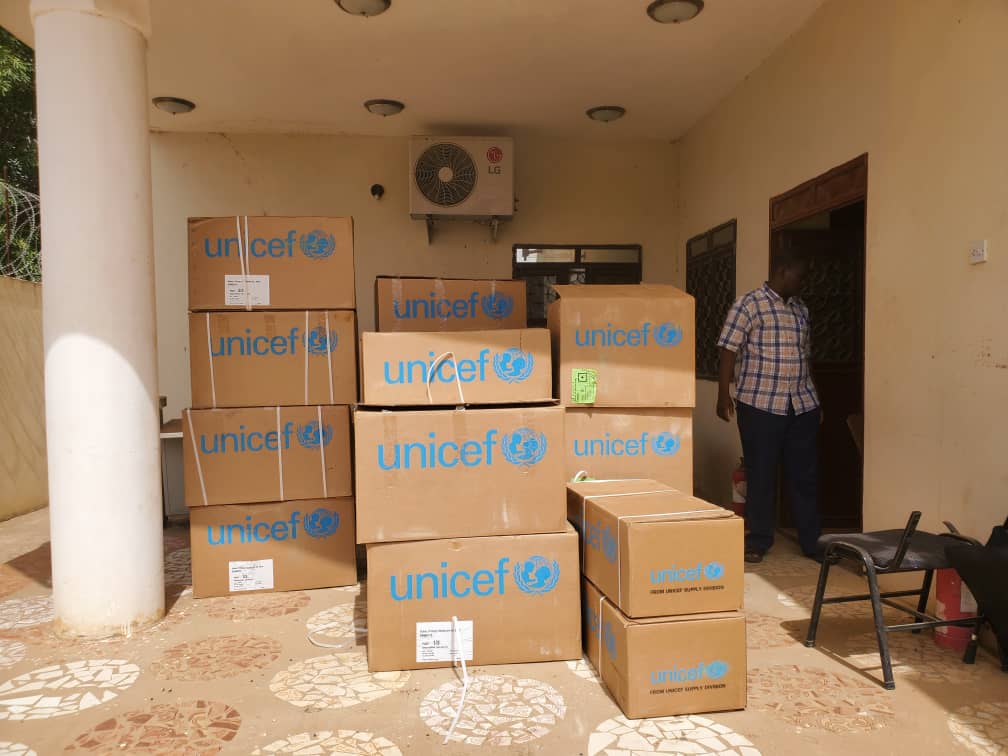 UNICEFBELGIQUE's tweet photo. 🔴 L’escalade de la violence au #Soudan 🇸🇩 met en danger des millions d’enfants.

Malgré les combats qui continuent, l'UNICEF a réussi à acheminer de l'eau potable par camion, des médicaments et des vivres aux centres de santé au Nord-Darfour, au Soudan. https://t.co/9StL6gKA4c