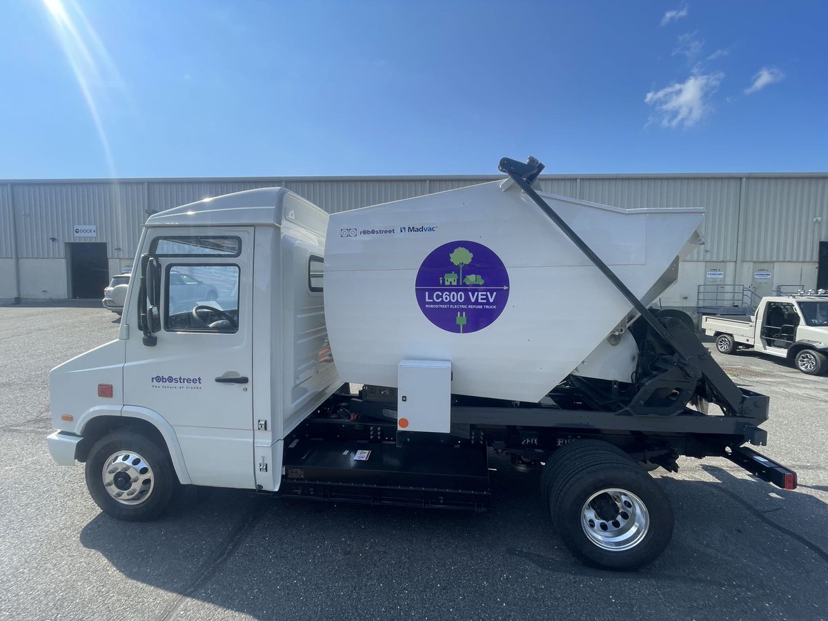 Cenntro upfit partner Robostreet to display a Cenntro LS400 upfit as a 6 cu yard – 8 cu yard electric refuse truck with a sealed hopper and crusher panel to prevent debris fallout at @Waste_Expo   Booth #5053 #cenntro