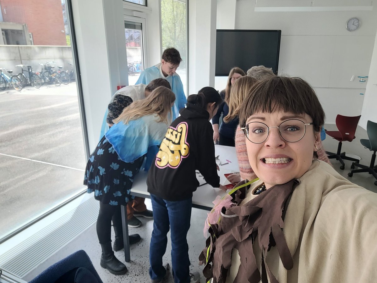 VittingSeerup's tweet image. So today I had to dress as &quot;Sandy Sand&quot; and pretend to be a pedagog for some very creative kindergarteners aka. PhD fellows and a professor... What else did I expect when making a #PhDCourse on art-based #sciencecommunication? 
Thank you to Katrine Bergkvist for the opportunity!
