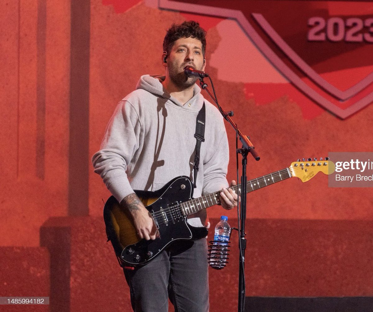 bro is fucking gorgeous. ethereal. striking. pulchritudinous. alluring. bewitching. divine.