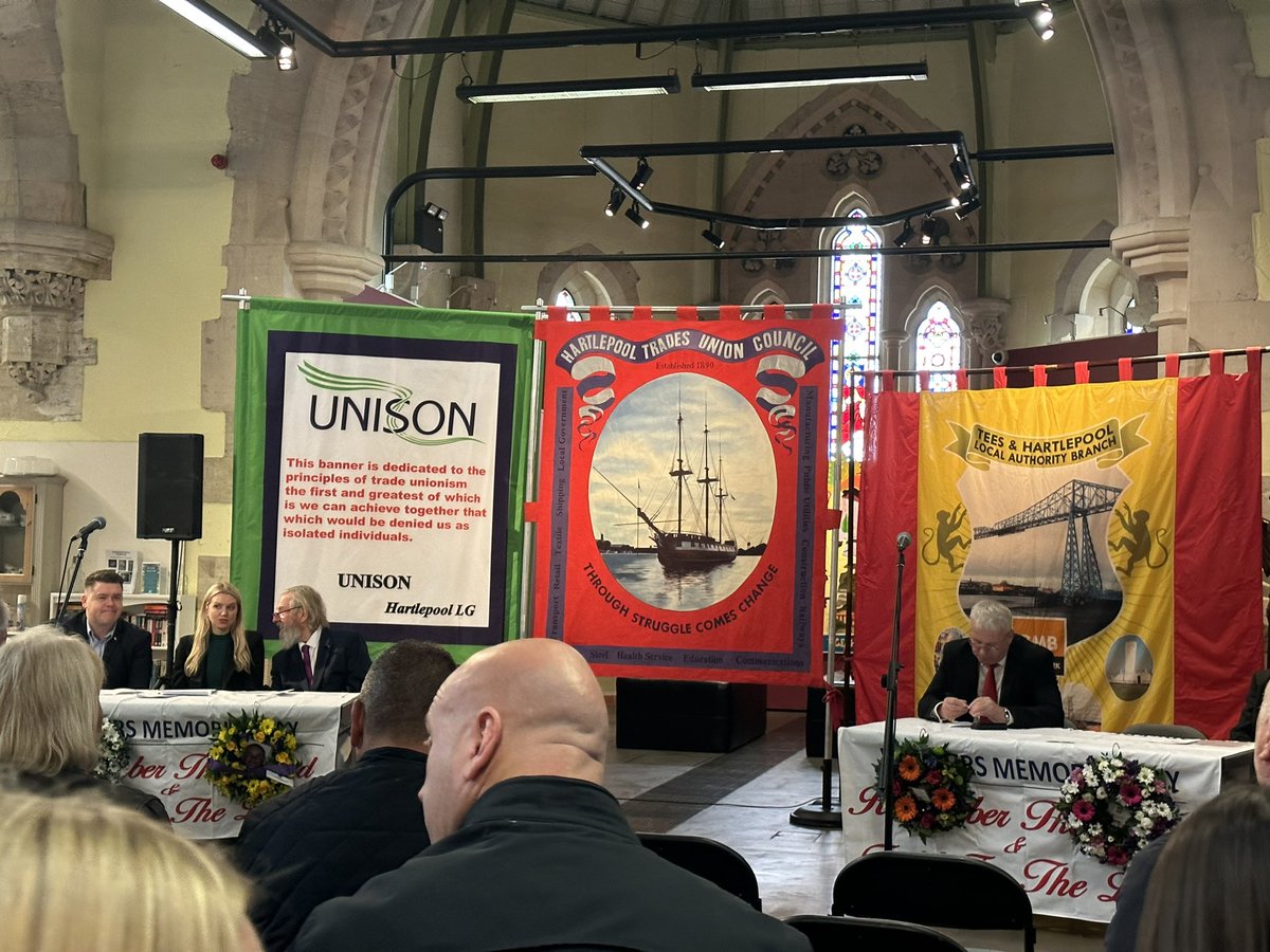 Proud to today lay the wreath on behalf of @HartlepoolCLP at Hartlepool’s annual Workers Memorial Day event. Remember the dead, fight for the living ✊ 🌹 🕯️ #WorkersMemorialDay #Hartlepool