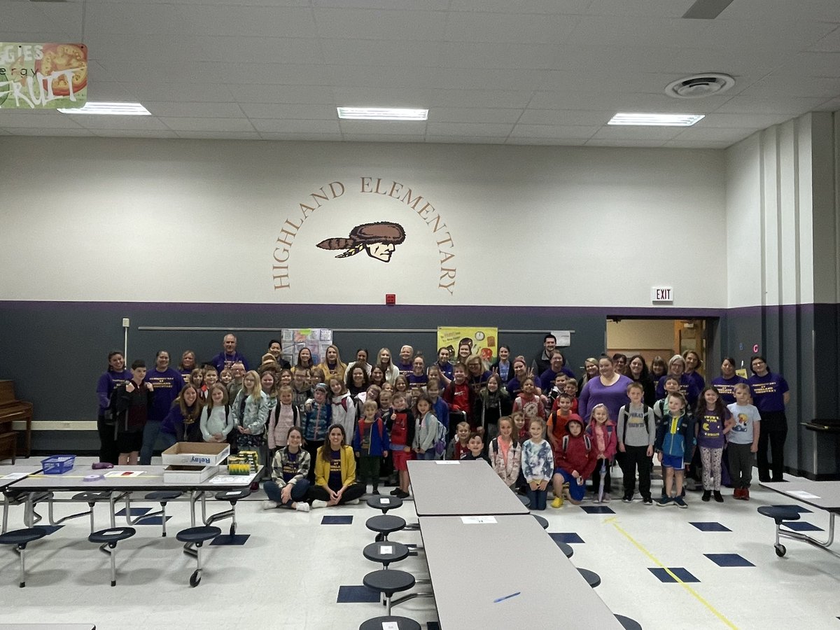 Mr_Esbenshade's tweet photo. Game Show Day at Highland Elementary begins in a little bit!  Are you ready?!?!? These teachers and students are!!!!!!  Where’s the Candyman?!?#MountaineerMoments @GoMounts #FantasticFridayAtHighland #GameShowDayAtHighlandElementary https://t.co/SI0hwv39RB