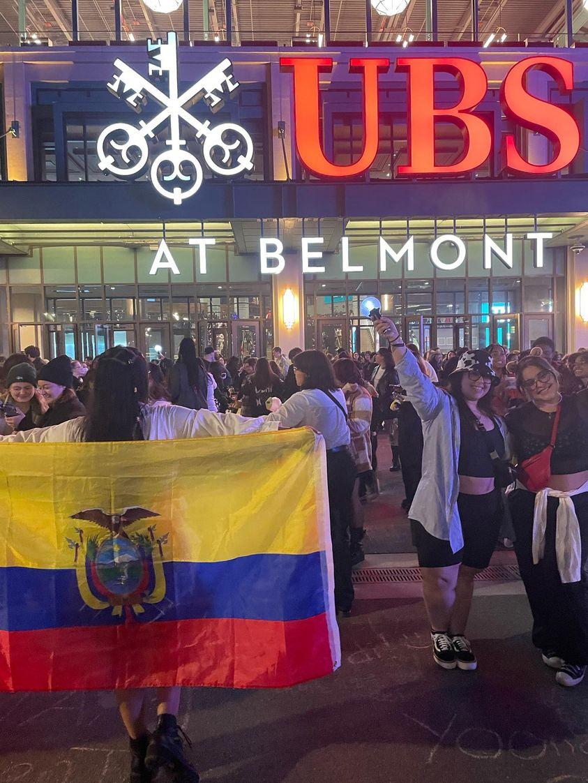 Ecuador en la casa 

#AgustD_SUGA_Tour #BORNPINKinMexico_Day2 #SUGA_AgustD_TOUR_in_NewYork #AgustD_SUGA_Tour_in_NY #AgustDTourInBelmontParkD2