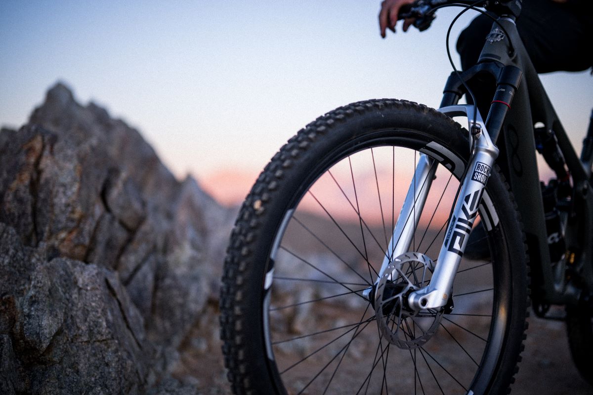 PikesApex's tweet photo. The @RockShox  Pike Ultimate - Ultra-versatile, super capable, lightweight on the scales, heavy on the attitude. Not afraid of the rooty chutes. Unintimidated by the calf-crushing climbs. Experience the legend + register for the APEX p/b RockShox today! 🚵#rockshox #pikespeakapex https://t.co/2GGkd5piWh