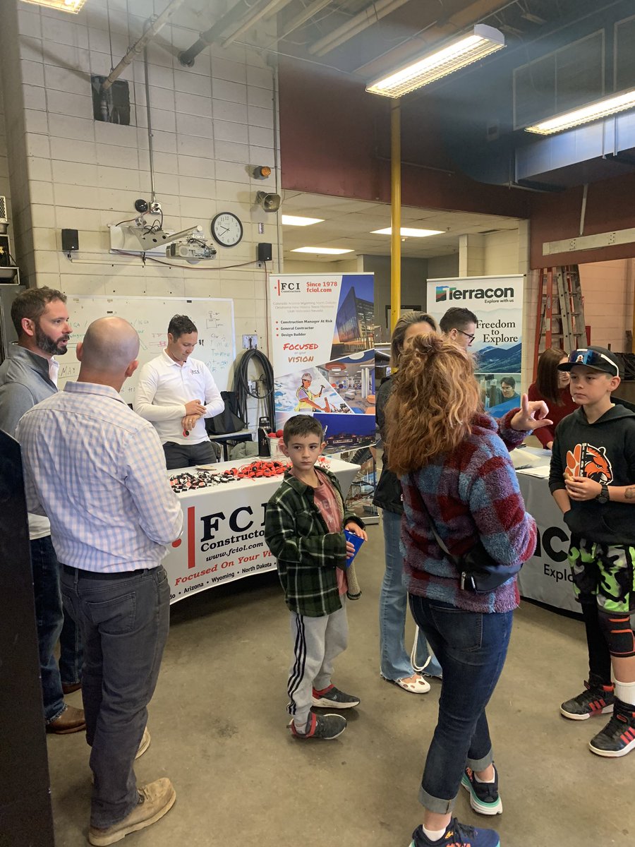 RebeccaWBLC's tweet photo. What a great start to the morning session of our Career Fair! Stop by to meet some of our amazing partners! @CETC_SVVS https://t.co/tnXVbukniC