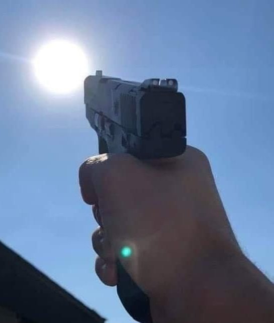 CamiiBrito15's tweet photo. ¿Te molesta el sol mi rey? https://t.co/tw0gofdXeq
