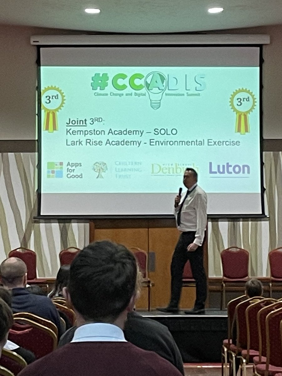 Absolute privilege to talk to all the students representing schools across @ChilternLT today at #CCADIS in Luton today. So many cool apps! Fab organisation and nuggets of inspiration from excellent speakers too. Congratulations @darcyprior @Mr_S_James @MrJSearleCS 🌎🌱📱🤔
