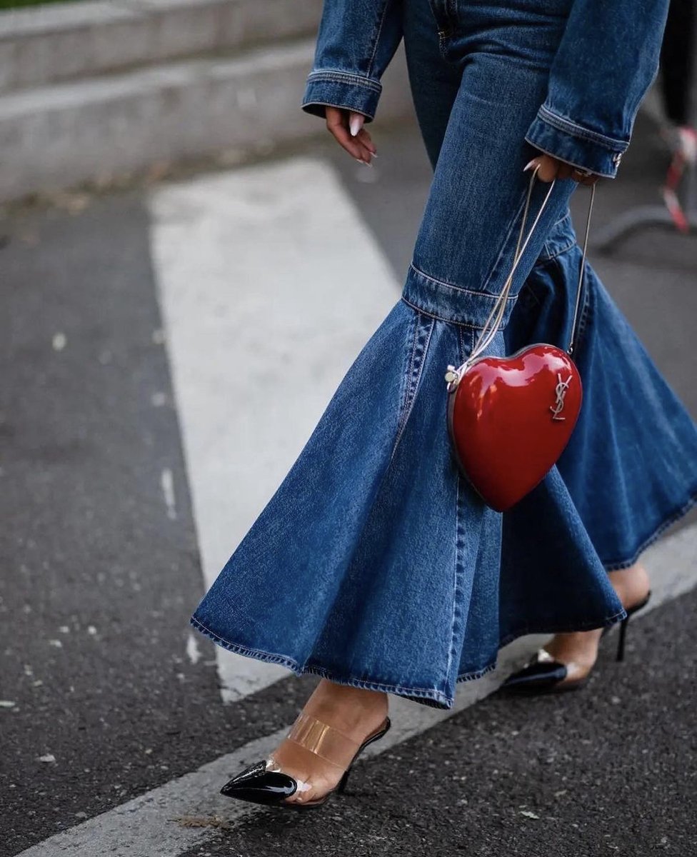 saveyoursole's tweet image. All we see is ❤️🖤❤️ @thassianaves 
.
.
.
.
.
.
.
.
.
.
#saveyoursole #saveyoursolelondon #shoeprotection #London #maisonalaiaheels #shoecare #shoesoleprotection #NewYork #Paris #partyshoes #casualheels #heelsmaintenance #protectyoursole #style #London #NewYork #Paris #maisonalai