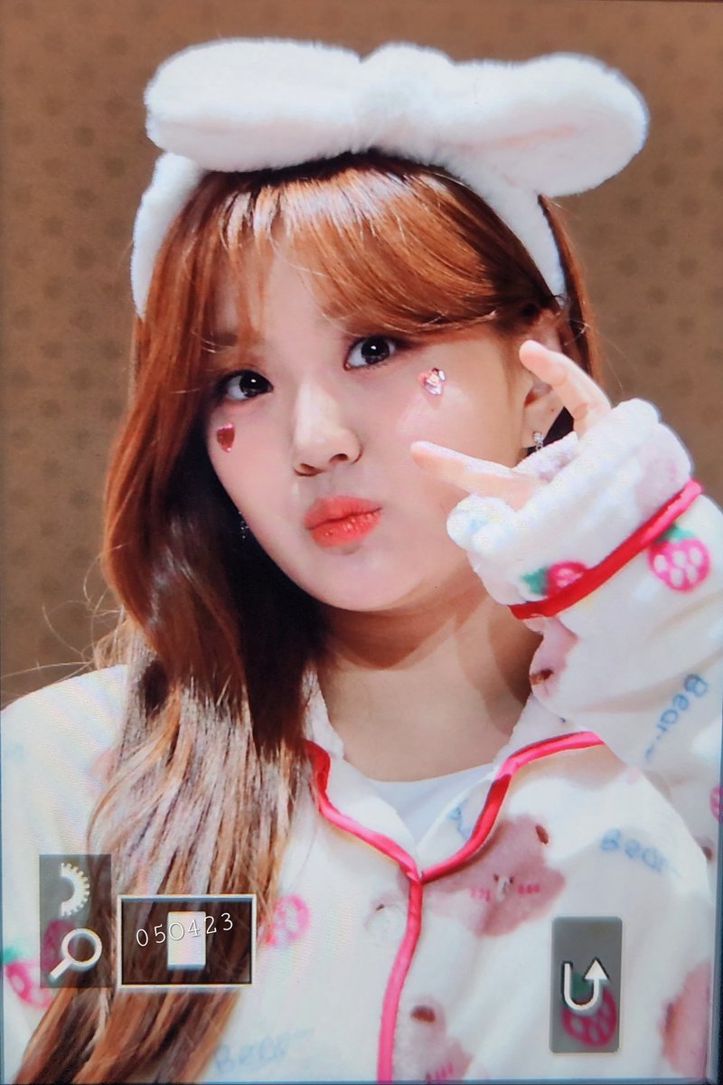 05O423's tweet photo. 230428 비트로드 팬싸

✌️

#첫사랑 #CSR #유나 #YUNA #飯村柚那 https://t.co/SIoJXzW7pU
