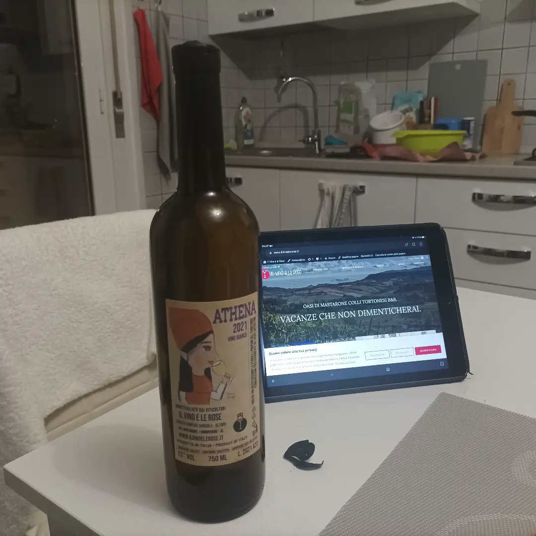 ViniNaturali's tweet photo. #Athena un vino bianco, nato dal blend di uve Timorasso e Cortese, di Il Vino e le Rose di Massimiliano Murgo https://t.co/9NQVOjCtKO