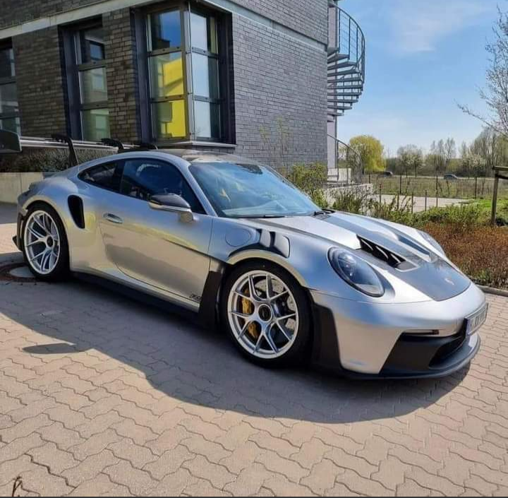 Oscarol95842891's tweet photo. #Porsche 🩶🖤🩶 https://t.co/CJY9LElcLU