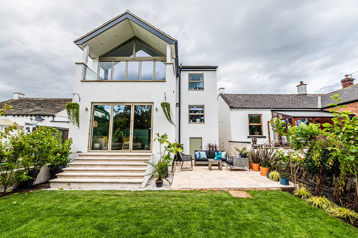 It’s great to see Channel 4’s Old House New Home featuring Baumit has been shown again recently. The UniRend system was used on new blockwork and the innovative self-cleaning NanoporTop render gave the property a fresh new look. 

Watch here channel4.com/programmes/geo…