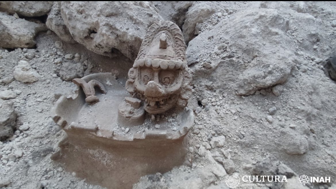 LVITSKG's tweet photo. Universe Is So Fun✨

SueN💋
#VisionerWriter✍️

“Thunder* &amp; 27 Abril de 2023”

“Arqueólogos descubren una notable representación del dios K’awiil, vinculado con el rayo*, entre otros atributos, en excavaciones del Tramo 7 del Tren Maya.”
https://t.co/wgFc3HyTGU https://t.co/DmloApIevT