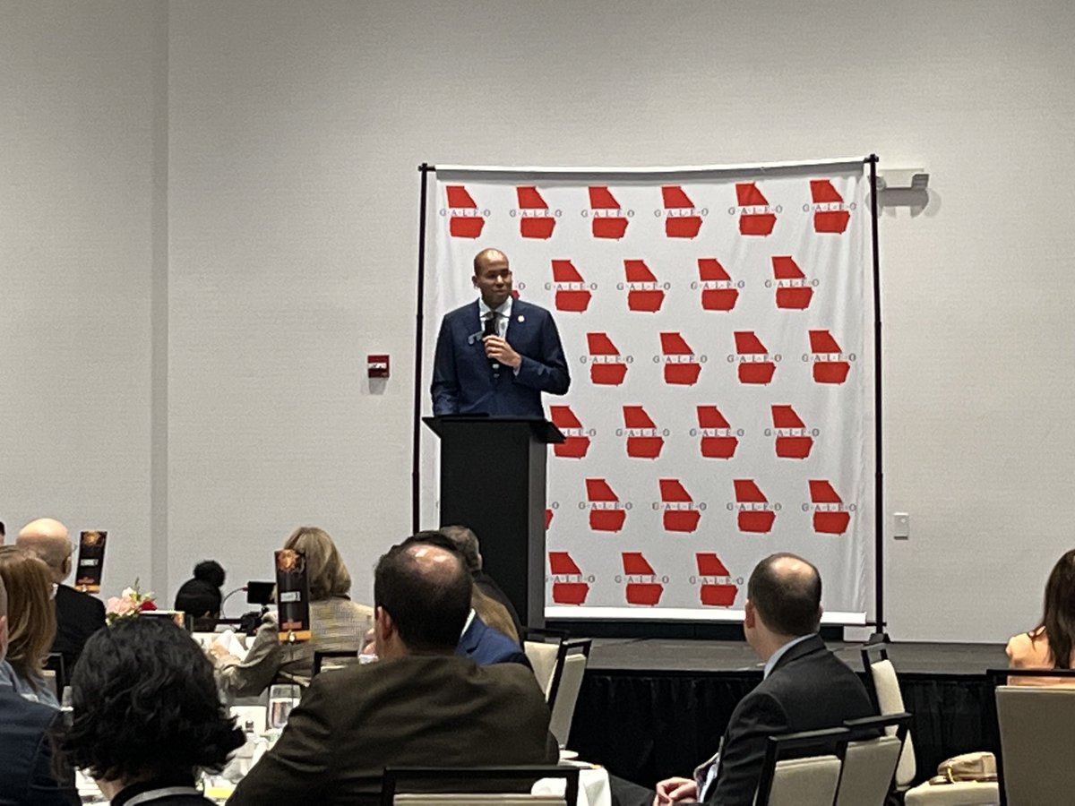HumbertoGS's tweet photo. ⁦@jasonesteves⁩ delivering the keynote address ⁦@GALEOorg⁩ Power Breakfast full house. https://t.co/3m3s8H1Aw8