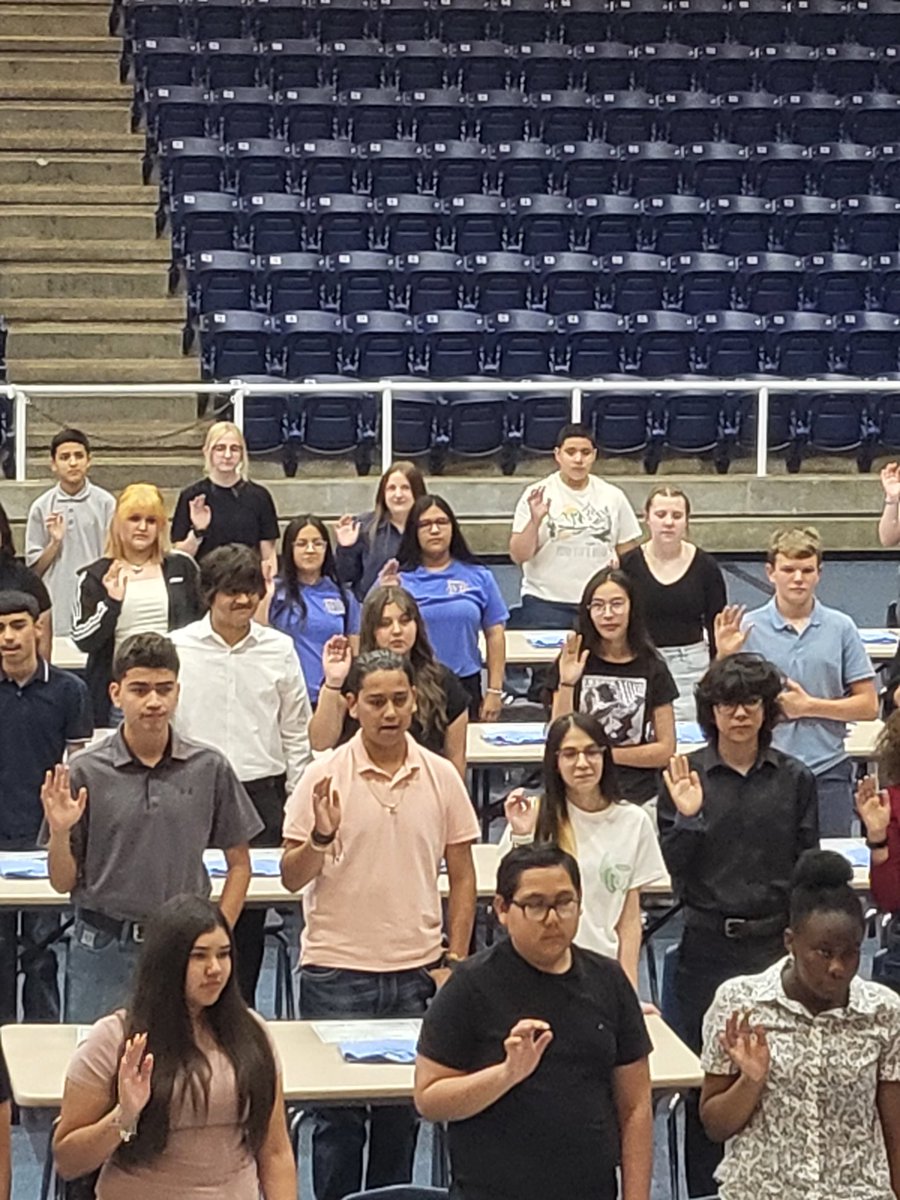 OCDavidJenkins's tweet image. Last night, my daughter signed her commitment to attend OCA as an early college student at Odessa College. She gets to watch her mom and myself graduate this year from @OdessaCollege. We have created a family and legacy of Odessa College Wranglers!! I couldn't be more proud!!