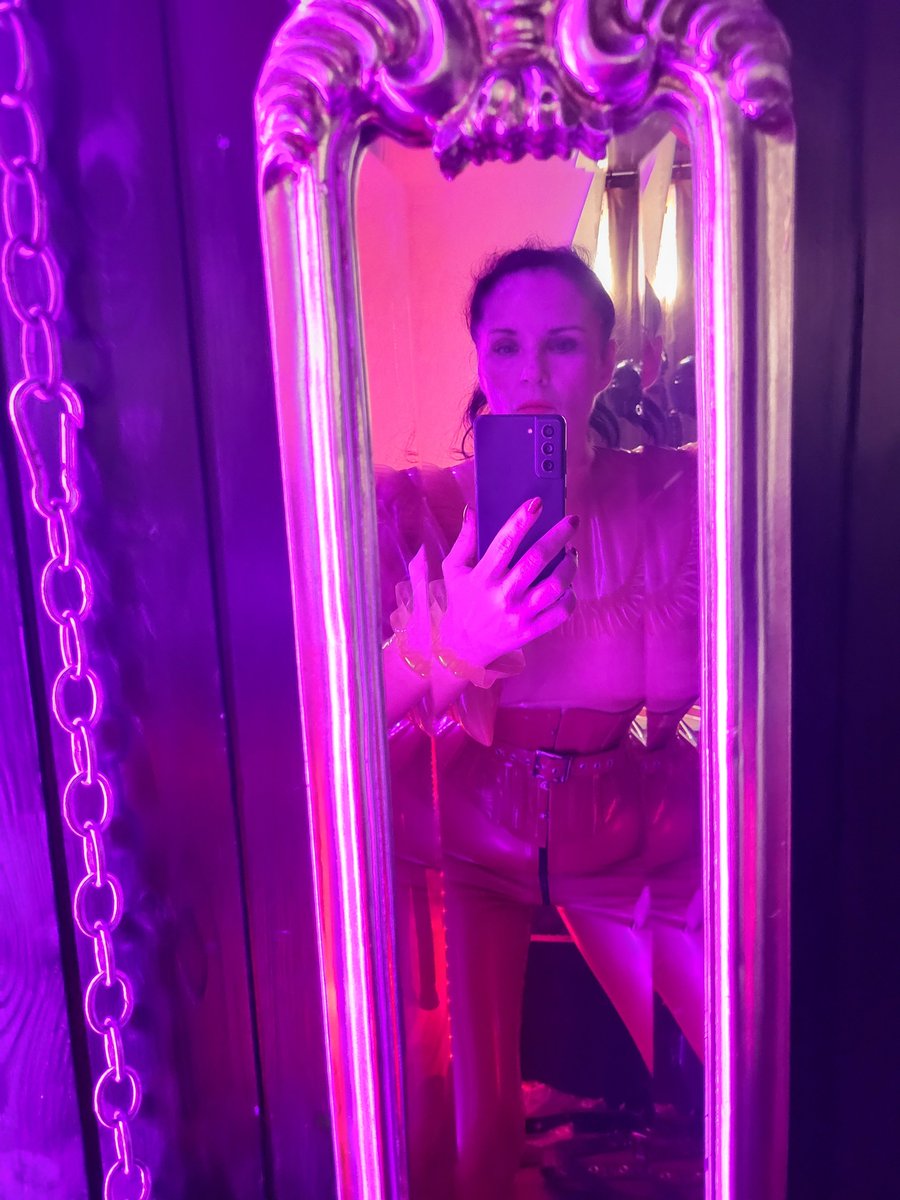 Madamemanuela's tweet photo. Spaß in Latex.... worauf wartest du noch... #domina #Latex #latexoutfit  #smplay #bdsmِ  #fetishlover #femdom #sissyfication https://t.co/tQL09XTAX8