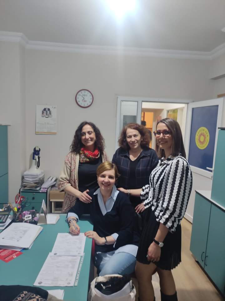 EgitimSen26's tweet photo. 1 Mayıs çalışmalarımız, Emek Bizim Söz Bizim, şiarıyla devam ediyor. 1 Mayıs'ta alanlardayız. Demokratik ve Özerk üniversite, Kamusal Bilimsel ve Laik Eğitim için haydi 1 Mayıs'a. https://t.co/IUPG9ogsLg