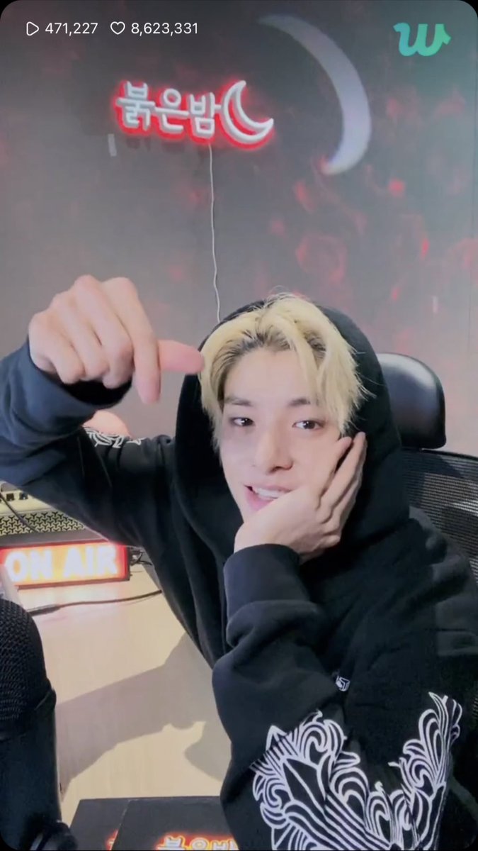 snowjayke's tweet photo. 4/7 ✅ Thank you so much for coming today DJ Ikeu 😭 Mahal kita palagi ♥️

DJ JAKE ON RED NIGHT RADIO  #RedNightwithJake #JAKE #ENHYPEN_JAKE #엔하이픈_제이크 #제이크 https://t.co/94E2yVnWut