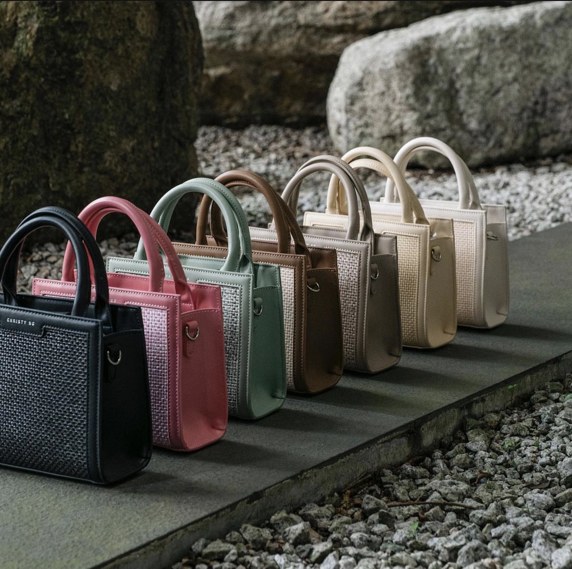 shopwithfiyn's tweet photo. the type of handbag all ladies should add to collection now 😮‍💨

— a thread https://t.co/v2yJTb3iyl