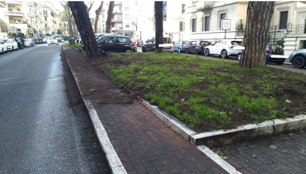 Diserbo dei marciapiedi, operazioni in corso nel quartiere contro le piante infestanti - romah24.com/trieste-salari…
