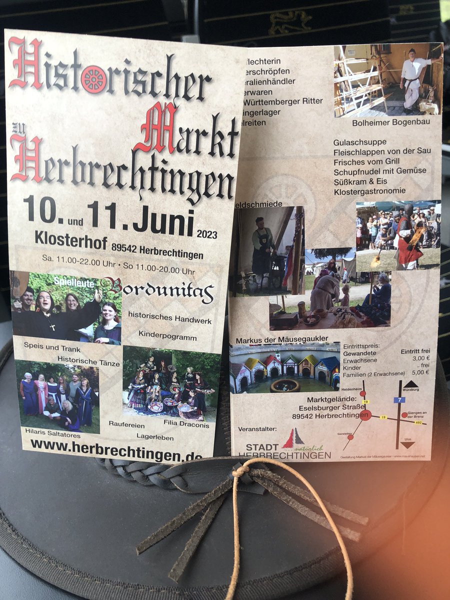 Maushausen's tweet photo. Die ersten #Handzettel #Neudeutsch #Flyer welche mich auf die #Mittelaltermärkte begleiten sind eingetroffen
https://t.co/LFKq9q3q2s 
#Mäuseroulette #SpielmitderMaus #Mäusespiel #Maushausen #Gauklermaus #Mäusegaukler #printwirkt #druckprodukte #print #GermanMediaRT #youtube https://t.co/WSBe2civFa