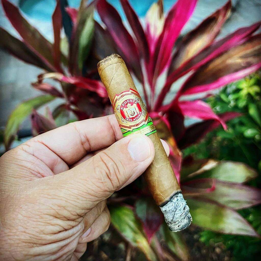 braddog's tweet photo. Happy Fuente Friday Friends!
#fuentefriday #arturofuentecigars #onlyfuenteisfuente #cigaroftheday #cigarphotos #distinguishedruffian #cigars #cigarlife #cigarculture https://t.co/QbwvfM8Ycz https://t.co/Gri2mBNZ3K
